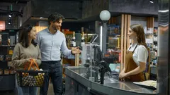 7 charakterových čŕt ľudí, ktorí v rade pustia ostatných pred seba, podľa psychológov.